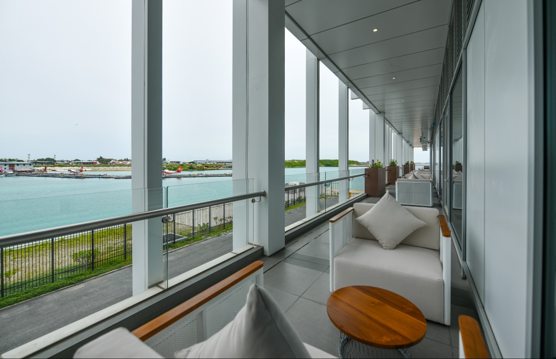 އާ ސީޕްލޭން ޓާމިނަލްގެ ބިޒްނަސް ލައުންޖު. އެ ލައުންޖުން 235 މީހުންނަށް ހިދުމަތް ދެވޭނެ-- ފޮޓޯ: ނިޝާން އަލީ/ މިހާރު