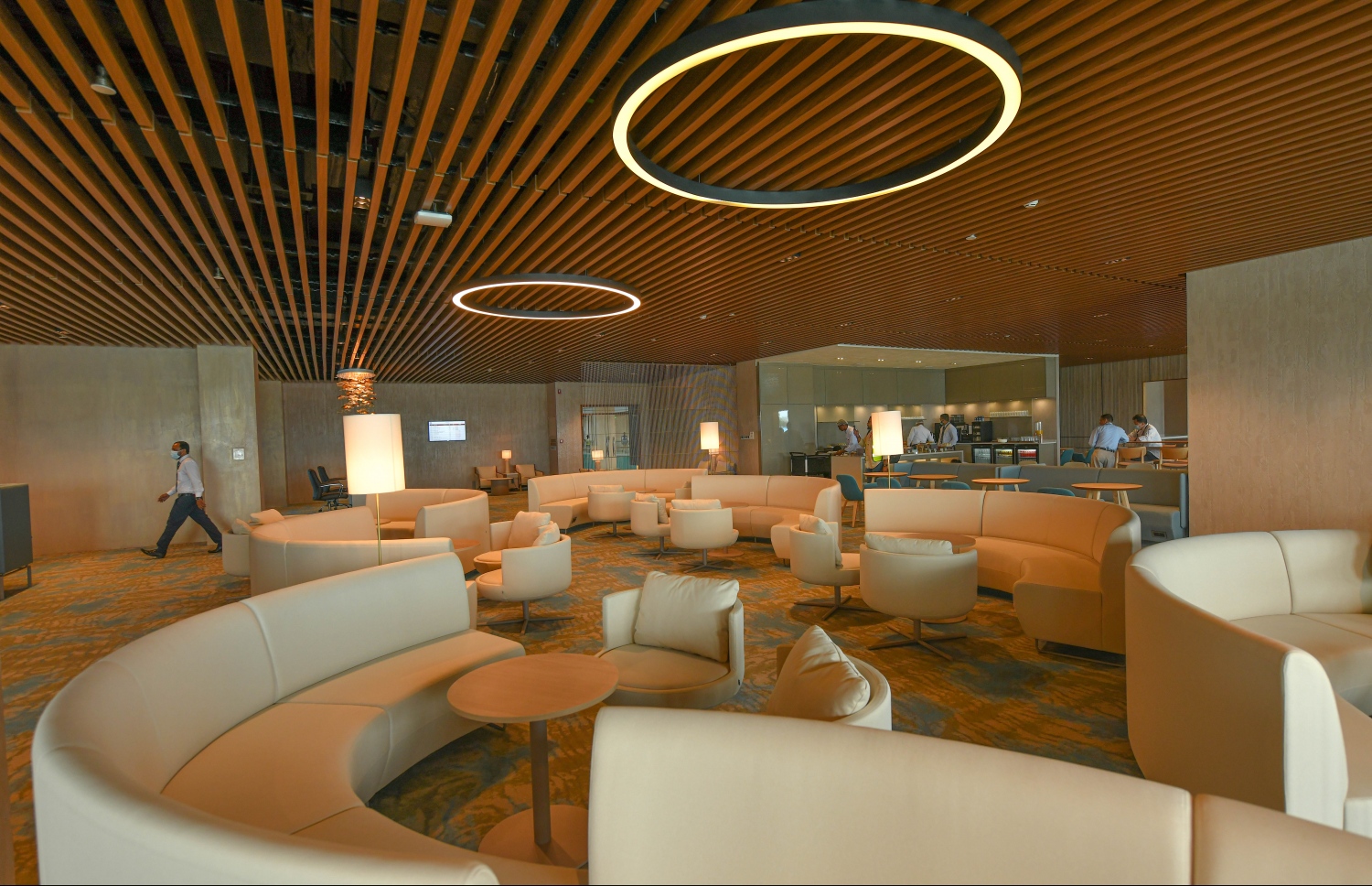 އާ ސީޕްލޭން ޓާމިނަލްގެ ބިޒްނަސް ލައުންޖު. އެ ލައުންޖުން 235 މީހުންނަށް ހިދުމަތް ދެވޭނެ-- ފޮޓޯ: ނިޝާން އަލީ/ މިހާރު