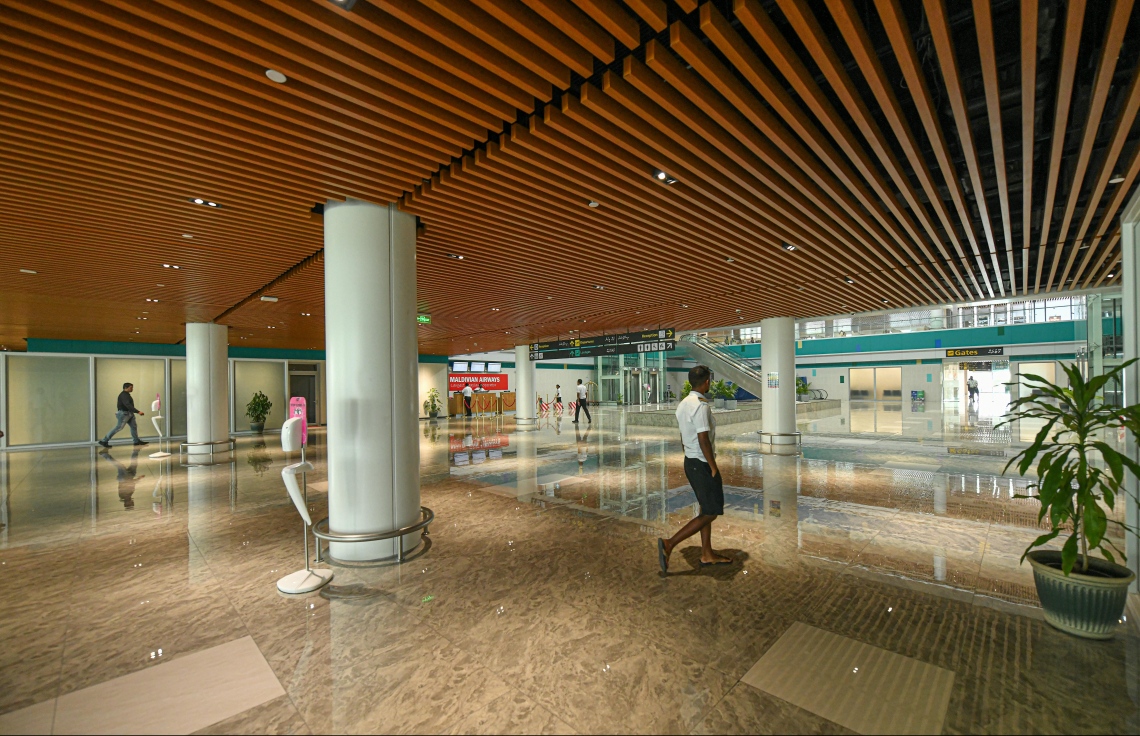 އާ ސީޕްލޭން ޓާމިނަލްގެ ލޮބީ. ސީޕްލޭން ޓާމިނަލްގައި ރިސޯޓުތަކަށް ގިނަ ލައުންޖުތަކެއް ހާއްސަކޮށްފައިވޭ--ފޮޓޯ:ނިޝާން އަލީ/މިހާރު