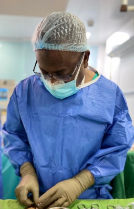 Dr. Mohamed Waheed performing an operation