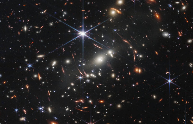 މިއީ ކާއިނާތުން އަހަރެމެންނަށް ވެލިފުކެއްގެ ސައިޒު