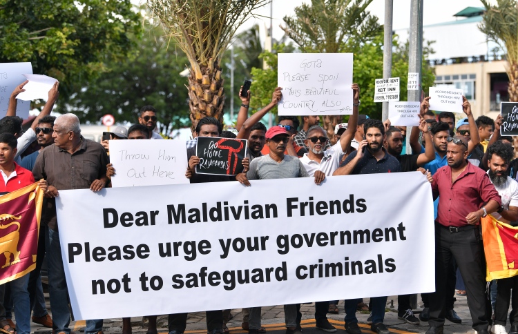 ގޮތަބަޔާ ސިންގަޕޫރަށް ވަޑައިގަންނަވަނީ