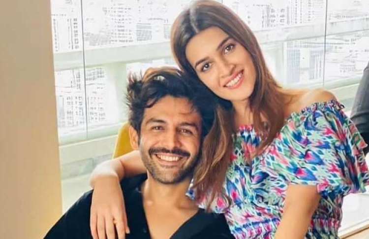 ކްރިތީ ސަނޮން އާއި ކާތިކް އާރިޔަން.