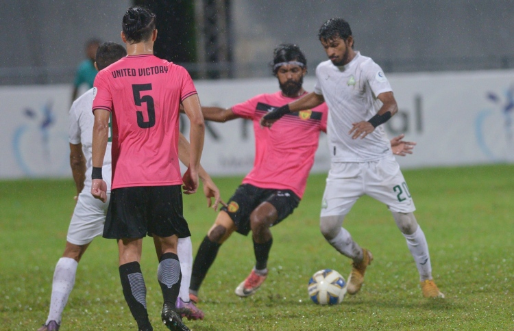 އީގަލްސްއަށް މޮޅެއް، ޔޫވީ ބަލިކޮށް ގްރީން ހަތަރަކަށް