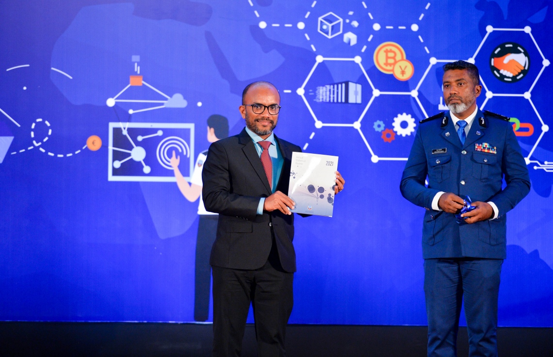 ކަސްޓަމްސްގެ 132 ވަނަ އަހަރީ ދުވަސް ފާހަގަކުރުމަށް ދަރުބާރުގޭގައި ބޭއްވި ޖަލްސާގައި ފިނޭންސް މިނިސްޓަރު އިބްރާހިމް އަމީރު ބައިވެރިވެވަޑައިގަންނަވަނީ-- ފޮޓޯ: ރައީސް އޮފީސް