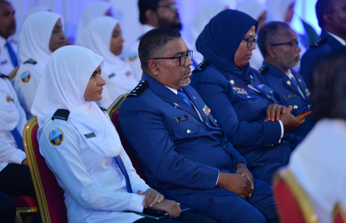 ކަސްޓަމްސްގެ 132 ވަނަ އަހަރީ ދުވަސް ފާހަގަކުރުމަށް ދަރުބާރުގޭގައި ބޭއްވި ޖަލްސާގައި ކަސްޓަމްސް އޮފިސަރުން ބައިވެރިވަނީ.-- ފޮޓޯ: ރައީސް އޮފީސް