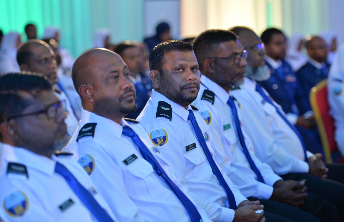 ކަސްޓަމްސްގެ 132 ވަނަ އަހަރީ ދުވަސް ފާހަގަކުރުމަށް ދަރުބާރުގޭގައި ބޭއްވި ޖަލްސާގައި ކަސްޓަމްސް އޮފިސަރުން ބައިވެރިވަނީ.-- ފޮޓޯ: ރައީސް އޮފީސް
