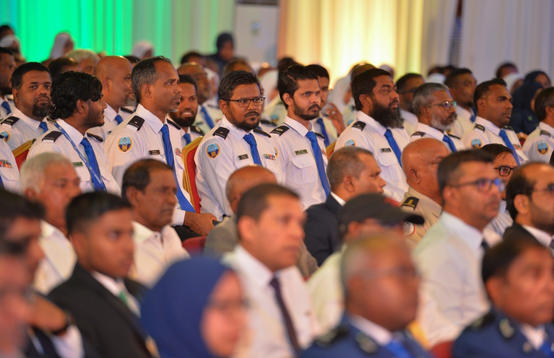 ކަސްޓަމްސްގެ 132 ވަނަ އަހަރީ ދުވަސް ފާހަގަކުރުމަށް ދަރުބާރުގޭގައި ބޭއްވި ޖަލްސާގައި ކަސްޓަމްސް އޮފިސަރުން ބައިވެރިވަނީ.-- ފޮޓޯ: ރައީސް އޮފީސް