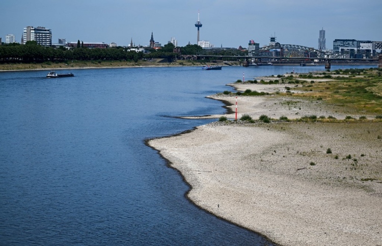 ފެނަށް ޖެހުމުގެ ބޮޑު ކާރިސާއެއް ކުރިމަތިވަނީ