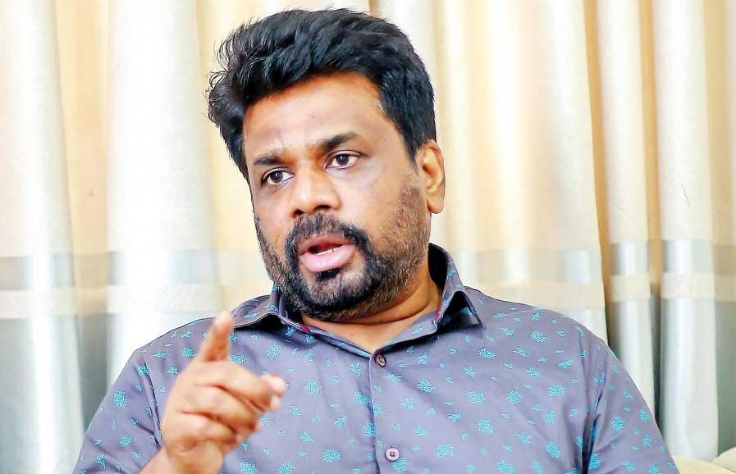 ސްރީ ލަންކާގެ ރައީސްގެ މަގާމަށް ވާދަކުރައްވާ ނޭޝަނަލް ޕީޕަލްސް ޕަވާ (އެންޕީޕީ)ގެ ލީޑަރު އަނޫރާ ކުމާރަ ޑިސެނަޔަކަ