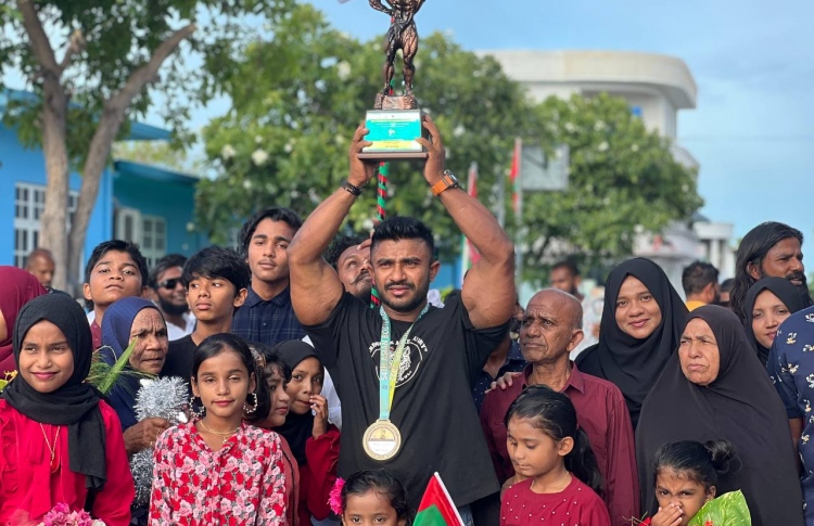 އަމިއްލަ ރަށުން އަޒްނީނަށް ހޫނު މަރުހަބާއެއް ކިޔައިފި
