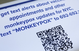 Informational posters are displayed on the tables before the opening of a Monkeypox mass vaccination site at the Bushwick Educational Campus in Brooklyn on July 17, 2022 in New York City. - New York, on the US East Coast, has already either administered or scheduled 21,500 vaccines and hopes to speed up the process, promising more than 30,000 jabs for the whole state. -- Photo: Kena Betancur / AFP