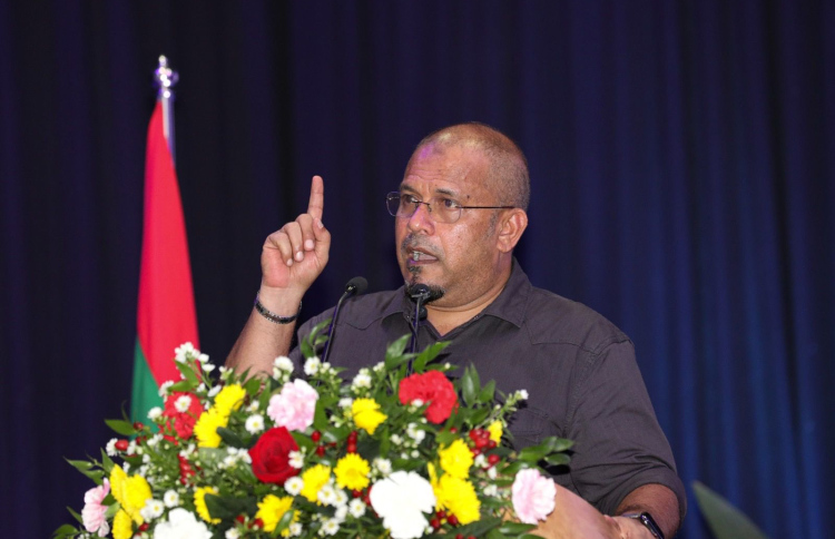 ޝަރީފްގެ ޕާސްޕޯޓު ހިފަހައްޓައިފި