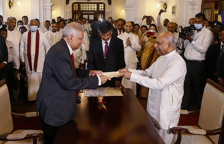 ރަނިލްގެ އަމާޒަކީ ލަންކާ ހަމައަކަށް އެޅުވުން