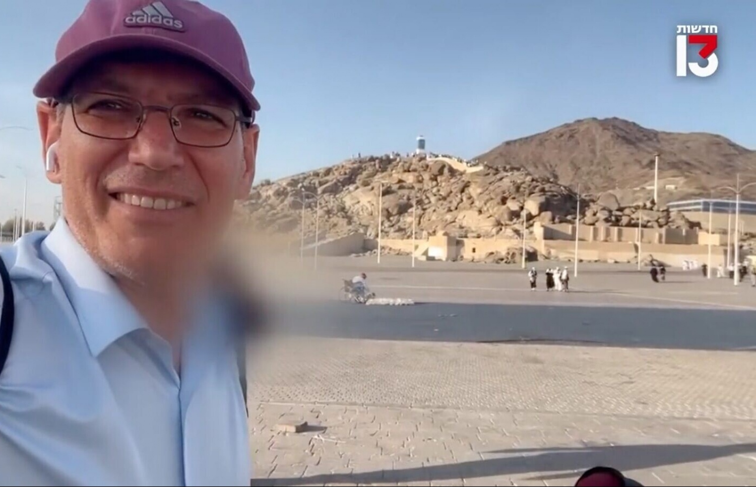 ސައޫދީ އަރަބިއްޔާގެ މައްކާ އަށް ގަވާއިދާ ޚިލާފަށް އެތެރެވި އިޒްރޭލުގެ ޗެނަލް 13ގެ ޔަޙޫދީ ނޫސްވެރިޔާ ގިލް ތަމަރީ، މިނާގެ ސަރަހައްދުގައި ހުރެގެން މިމަހުގެ 17 ވަނަ ދުވަހު ރިޕޯޓެއް ފޮނުވަނީ.