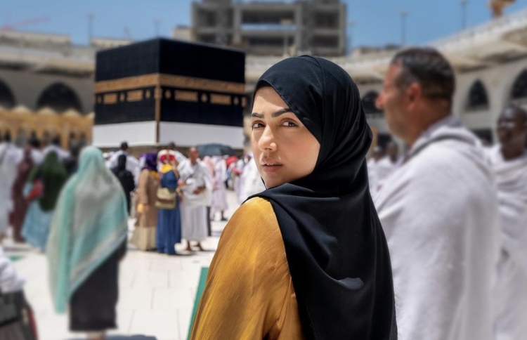 ސަނާ ހާން މައްކާގައި.