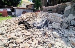 A car is burried under debris from a ruined old house in Vigan city, Ilocos Sur province north of Manila on July 27, 2022, after a 7.0-magnitude earthquake hit the northern Philippines, killing one person, shattering windows of buildings at the epicentre and shaking high-rise towers more than 300 kilometres (185 miles) away in the capital Manila.-- Photo: Ricardo Raguini / CJ Ericson Garcia / AFP