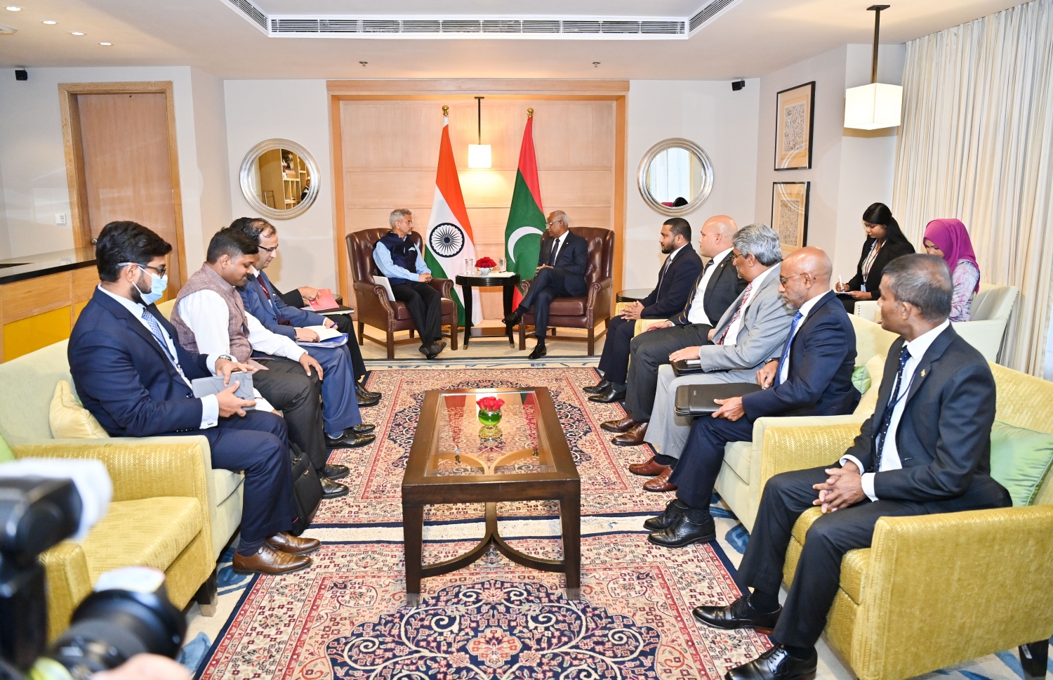 ރައީސް އިބްރާހިމް މުހައްމަދު ސޯލިހާއި ސަރުކާރުގެ ވަފުދު އިންޑިއާގެ އެކްސްޓާނަލް އެފެއާޒް މިނިސްޓަރު ސުބްރަމާނިއަމް ޖަޔަޝަންކަރުއާ ބައްދަލުކުރެއްވުން. -- ފޮޓޯ: ރައީސް އޮފީސް