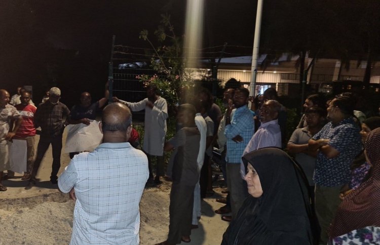 މުޒާހަރާ: ބޭނުންވަނީ އެއާޕޯޓުގެ ވެރިންނާ ބައްދަލުކުރަން