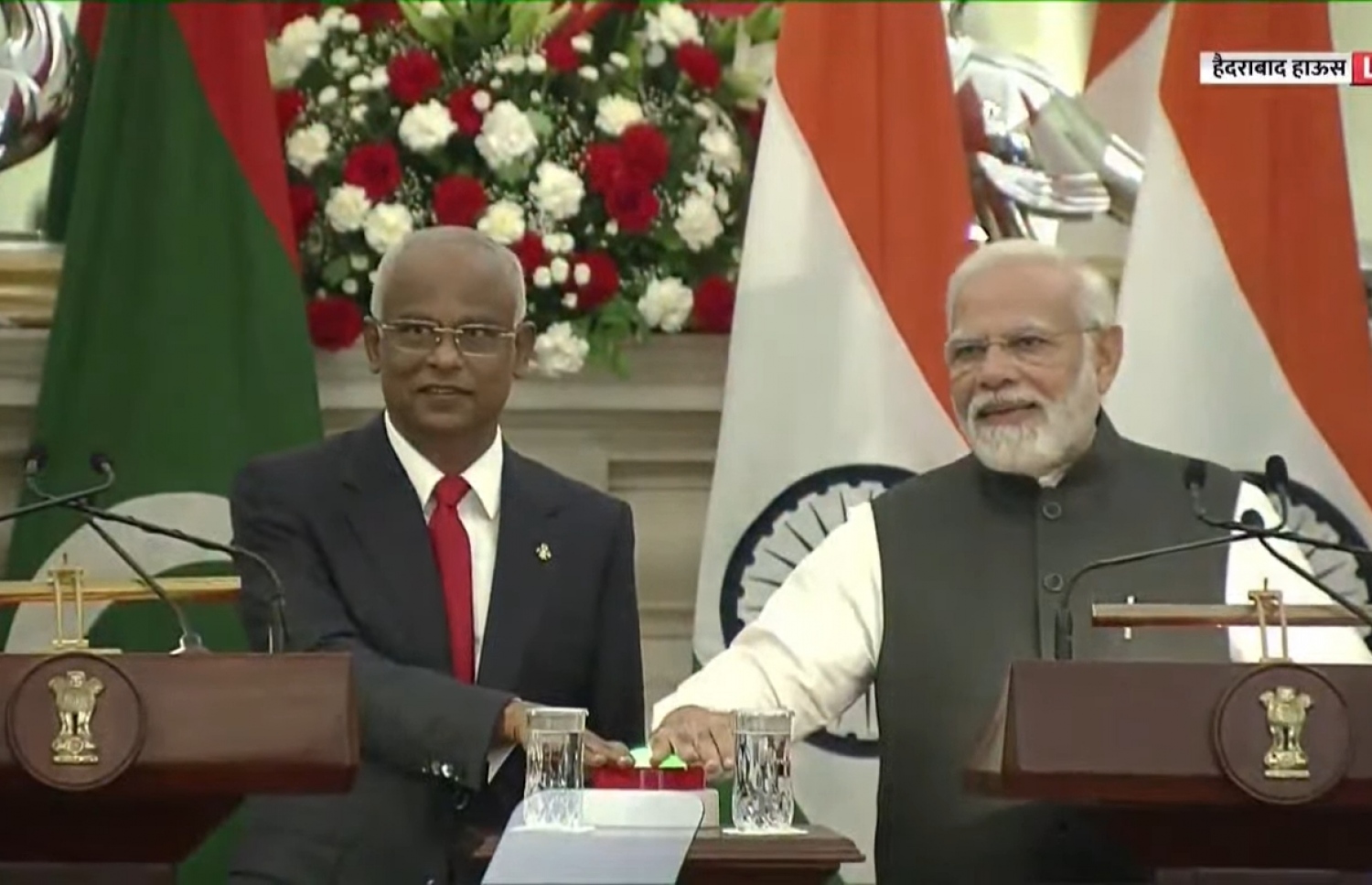 އިންޑިއާއަށް ކުރެއްވި ދަތުރުފުޅުގައި ރައީސް އިބްރާހިމް މުހައްމަދު ސޯލިހާއި އިންޑިއާގެ ބޮޑުވަޒީރު ނަރެންދުރަ މޯދީ--ފޮޓޯ: ރައީސް އޮފީސް