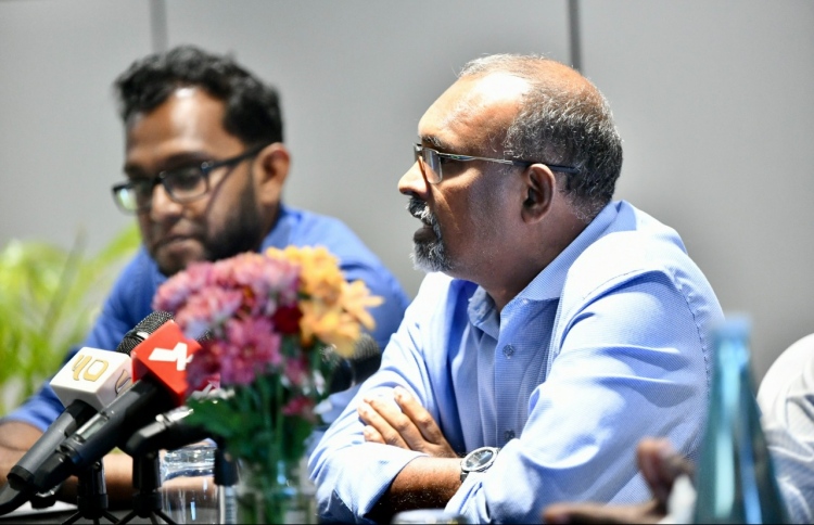 މުޒާހަރާ: ޓޫރިސްޓުން ތާށިވި، ދަތުރުތައް މެދުކަނޑާލި