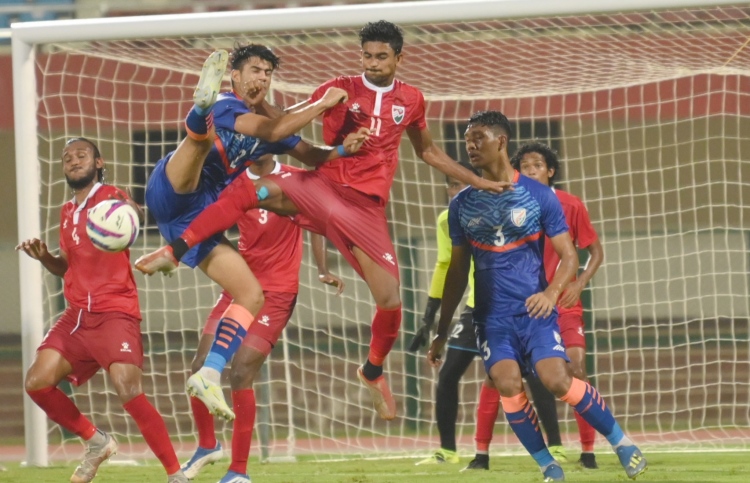 ފަހު މިނިޓުގައި ރާއްޖެ ބަލިކޮށް އިންޑިއާ ފައިނަލަށް