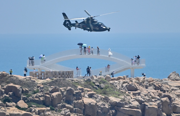 ޗައިނާގެ އަސްކަރީ ތަމްރީންތައް ތައިވާން ކައިރީގައި