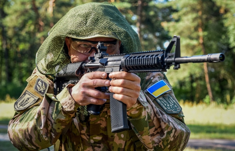 A painful pause as Ukraine's frontline troops think of family - The Edition