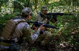 Ukrainian civilians take part in military training in Lviv region in western Ukraine on August 3, 2022, amid Russian invasion of Ukraine. -- Photo: Yuriy Dyachyshyn / AFP