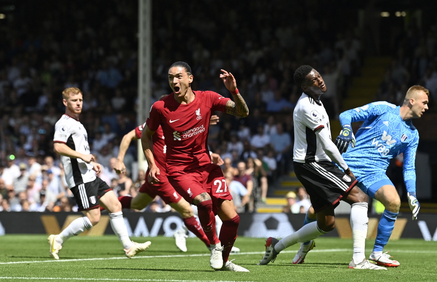 ނޫނޭޒް ދެވަނަ ހާފުގައި ކުޅެން އަރައި ލިވަޕޫލަށް މެޗުގައި ފުރަތަމަ ލަނޑު ޖަހައިދިނުމަށް ފަހު.-- ފޮޓޯ: އޭއެފްޕީ