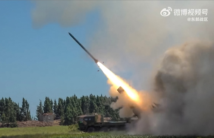 ތައިވާން ކައިރީގައި ޗައިނާގެ އަސްކަރީ ތަމްރީންތަކެއް