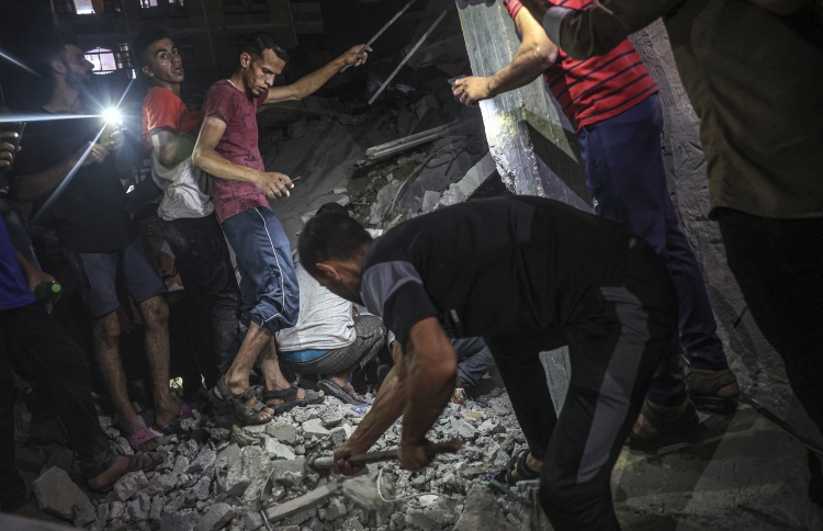 އިޒްރޭލުން ގާޒާއަށް ހަމަލާދީ 13 މީހުން ޝަހީދުކޮށްފި