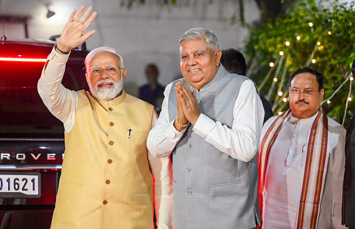 އިންޑިއާގެ ބޮޑުވަޒީރު ނަރެންދުރަ މޯދީ (ވ) އެ ގައުމުގެ 14 ވަނަ ނައިބު ރައީސްގެ މަގާމަށް އިންތިޚާބުވި ޖަގްދީޕް ދަންކަރް (މ) އަށް މަރުހަބާ ދަންނަވަނީ.