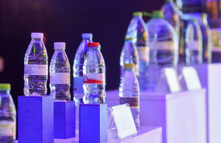 ކުދި ޕްލާސްޓިކް ފުޅި ވިއްކުން މަނާކުރުން ފަސްކޮށްފި