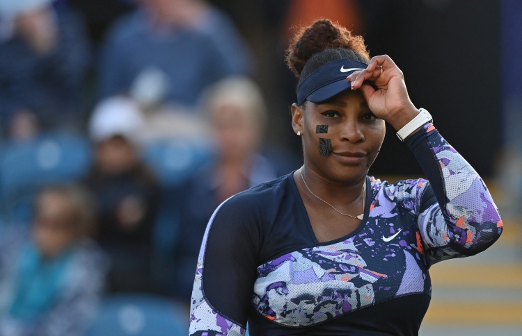 ޓެނިހުގެ ލެޖެންޑް ސެރީނާ ކުޅުން ހުއްޓާލަނީ