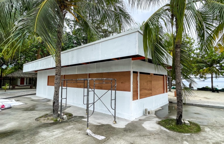 ޓަކް ޝޮޕެއް ހިންގަން އާޓިފިޝަލް ބީޗުން ބިން ދީފި