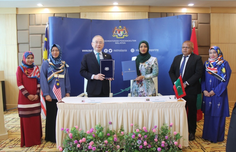 މެލޭޝިއާގައި ރާއްޖެ ލައިސެންސް ބޭނުންކުރެވޭގޮތް ހަދައިފި