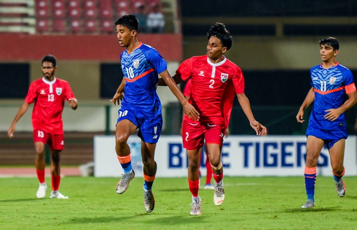 20 އަހަރުން ދަށޫގެ ސާފް ޗެމްޕިއަންޝިޕްގައި އިްނޑިއާ އާ ދެކޮލަށް ރާއްޖެ ކުޅުނު މެޗުގެ ތެރެއިން އިްނޑިއާ އަތުން ރާއްޖެ ބަލިވީ ފަހު ވަގުތު ޖެހި ލަނޑުން. --- ފޮޓޯ: އެފްއޭއެމް