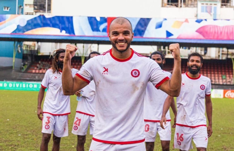 ޕެނަލްޓީގައި ނިއު ބަލިކޮށް ބުރު ސްޕޯޓްސް ފައިނަލަށް