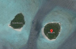 Satellite image of Maagulhi: the barge capsized on the house reef of the island--