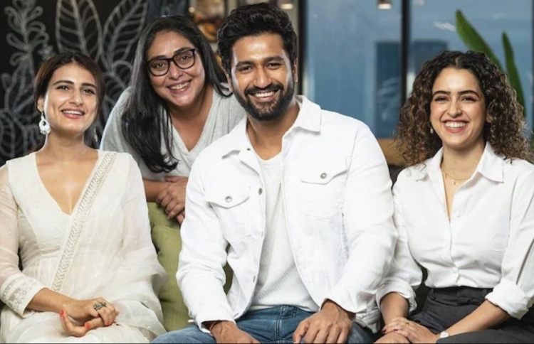 ފިލްމުގެ ޑައިރެކްޓަރު މެގްނާ ގުލްޒާރާ އެކު އެ ފިލްމުގެ ލީޑުން ފެނިގެންދާ ތިން ތަރިން.