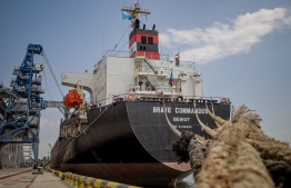 The first UN-chartered vessel MV Brave Commander loads more than 23,000 tonnes of grain to export to Ethiopia, in Yuzhne, east of Odessa on the Black Sea coast, on August 14, 2022. - On July 22, 2022 Kyiv and Moscow signed a landmark deal with Turkey to unblock Black Sea grain deliveries, following Russia's invasion of Ukraine. UN's World Food Programme has purchased an initial 30,000 tonnes of Ukrainian wheat. MV Brave Commander has a capacity of 23,000 tonnes. -- Photo: Oleksandr Gimanov / AFP