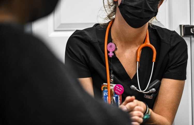 އާ ހުކުމަކުން އެމެރިކާގައި އެބޯޝަންގެ ބަހުސް ހޫނުވެއްޖެ