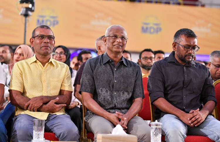 ޑިމޮކްރެޓްސްގެ މެމްބަރުންނަށް އިބޫގެ މަރުހަބާ