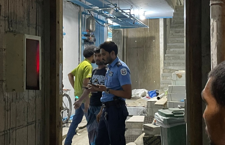 ކޯރާޑިން ހަމަލަދިނީ ވަގާ ކުރިމަތިލި މުވައްޒަފަށް!