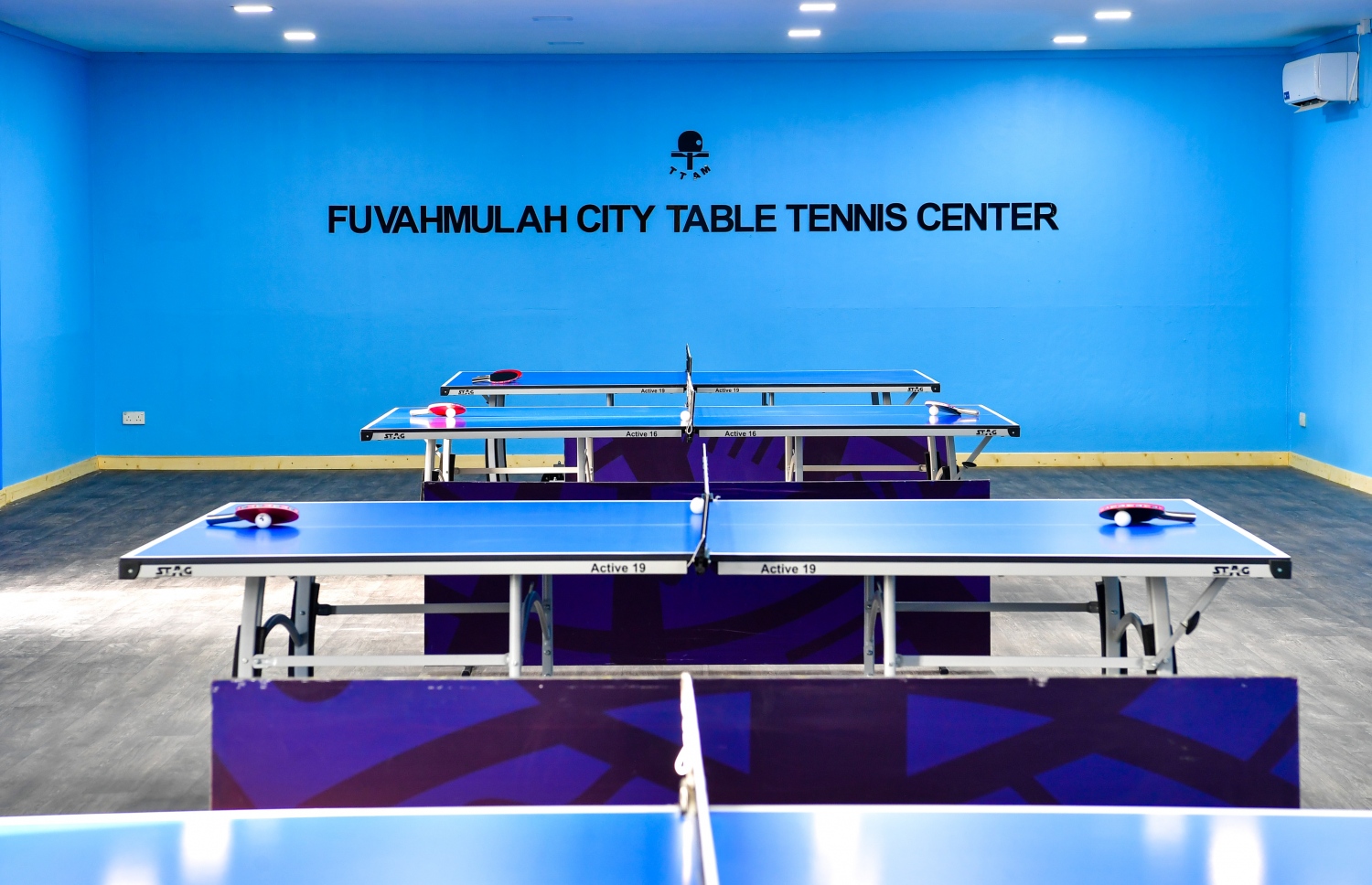 ފުވައްމުލަކު ޓީޓީ ސެންޓަރު: އެ ސެންޓަރުގައި 100 އަށް ވުރެ ގިނަ ކުދިން ދަނީ ތަމްރީން ހަދަމުން --- ފޮޓޯ: ރައީސް އޮފީސް