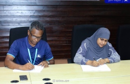 Signing ceremony of the multi development projects between MTCC CEO Mr. Adam Azim and Permanent Secretary of MNPHI Ms. Zeeniya Hameed-- Photo: MTCC