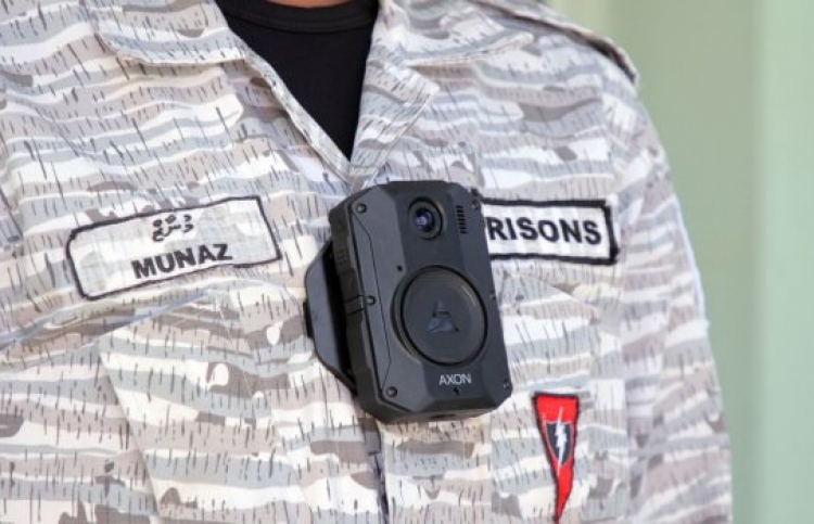 ޖަލު އޮފިސަރުން ބޮޑީ ވޯން ކެމެރާ ބޭނުންކުރަން ފަށައިފި