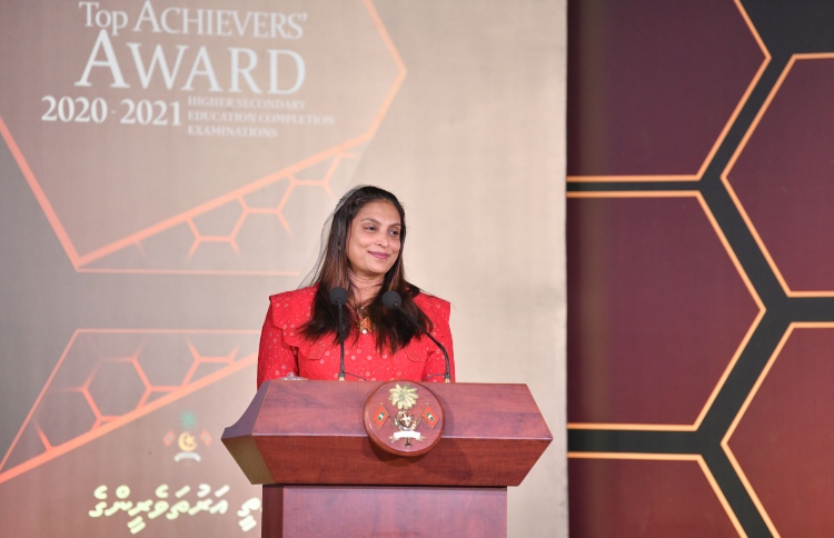 ޓީޗަރުންނަށްނުވާނަމަ އެވޯޑު ލިބޭވަރުމަދުވާނެ: މިނިސްޓަރު