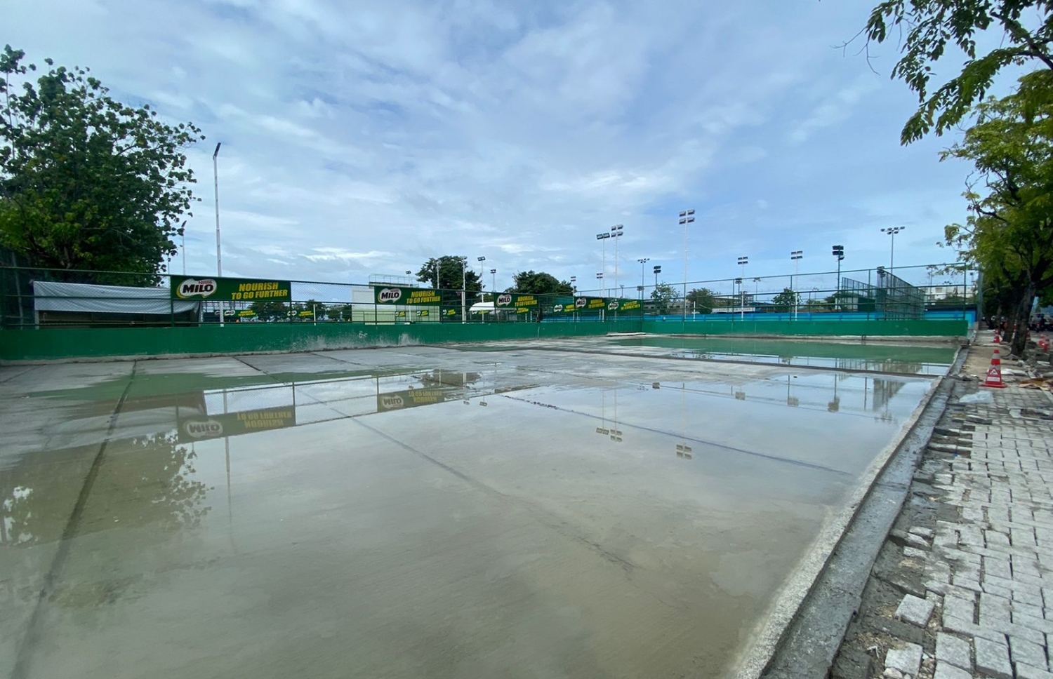 މާފަންނު ސްޓޭޑިއަމްގެ އެއް ބައި ނަގައި ސިޓީ ކައުންސިލުން ހަދަމުންދާ ޕާކިން ޒޯނު.- ފޮޓޯ: ފަޔާޒު މޫސާ/ މިހާރު